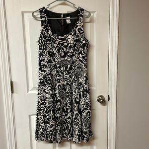 Cache black and white patterned dress. Knee length, 100% silk lining.